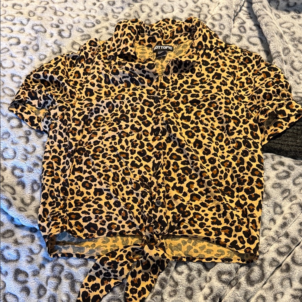 Hot Topic Leopard Print Button-up Blouse